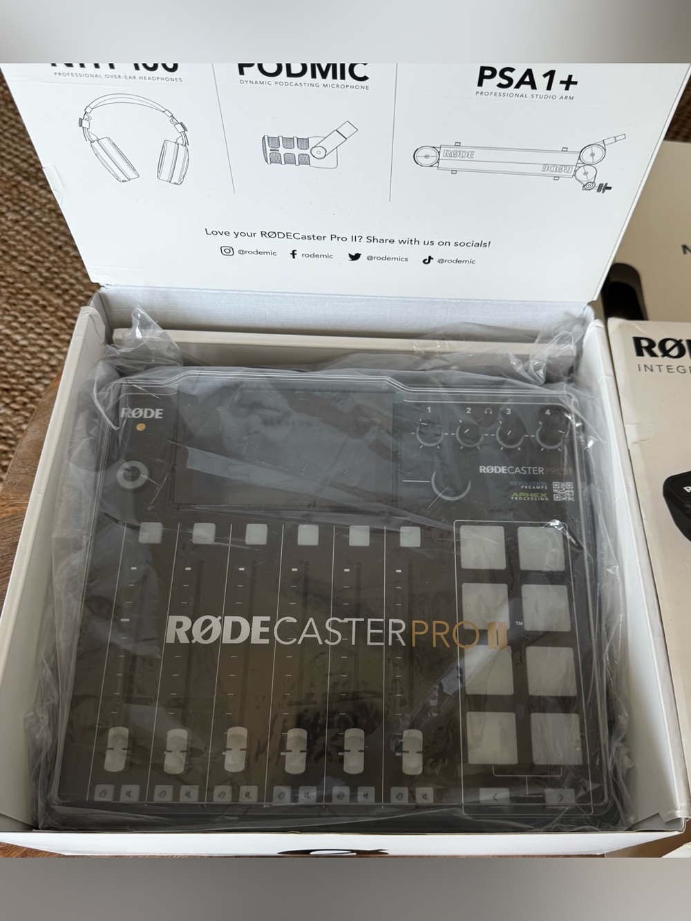 RODE RODECaster Pro II Integrated Audio Production Studio - Picture 2 of 13